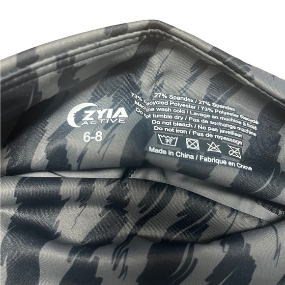 Zyia Women Gray Black Sketch Light & Tight Hi Rise Capri 20" Legging Size 6-8 - Picture 2 of 5